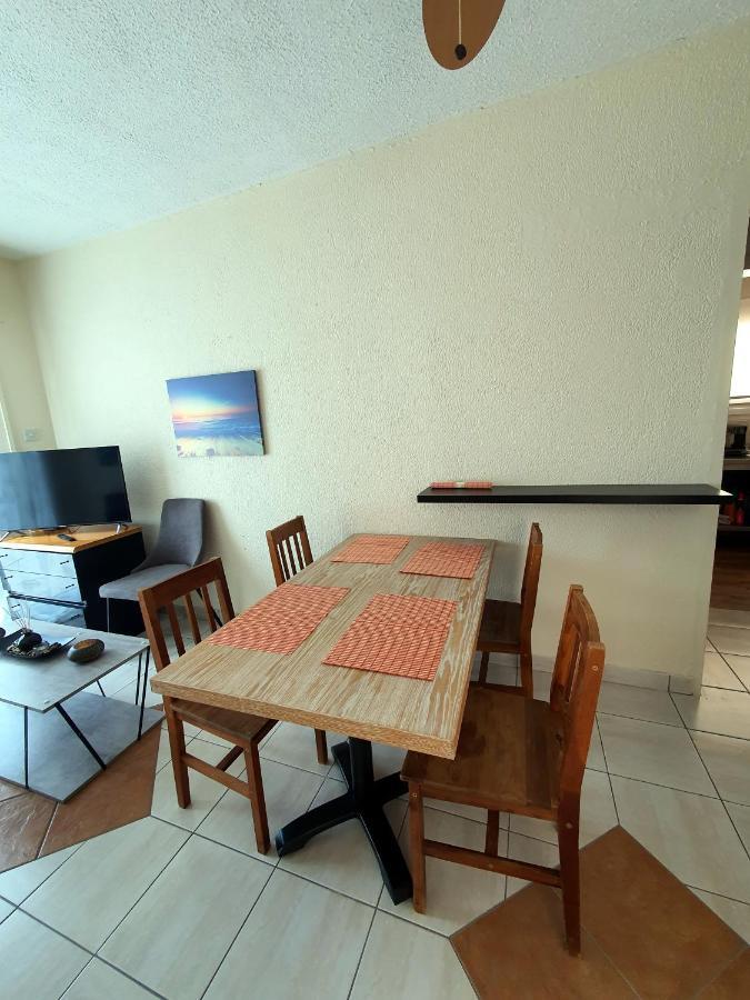 Poseidon 51 - Beachfront Two Bedroom Apartment Paphos Exterior photo