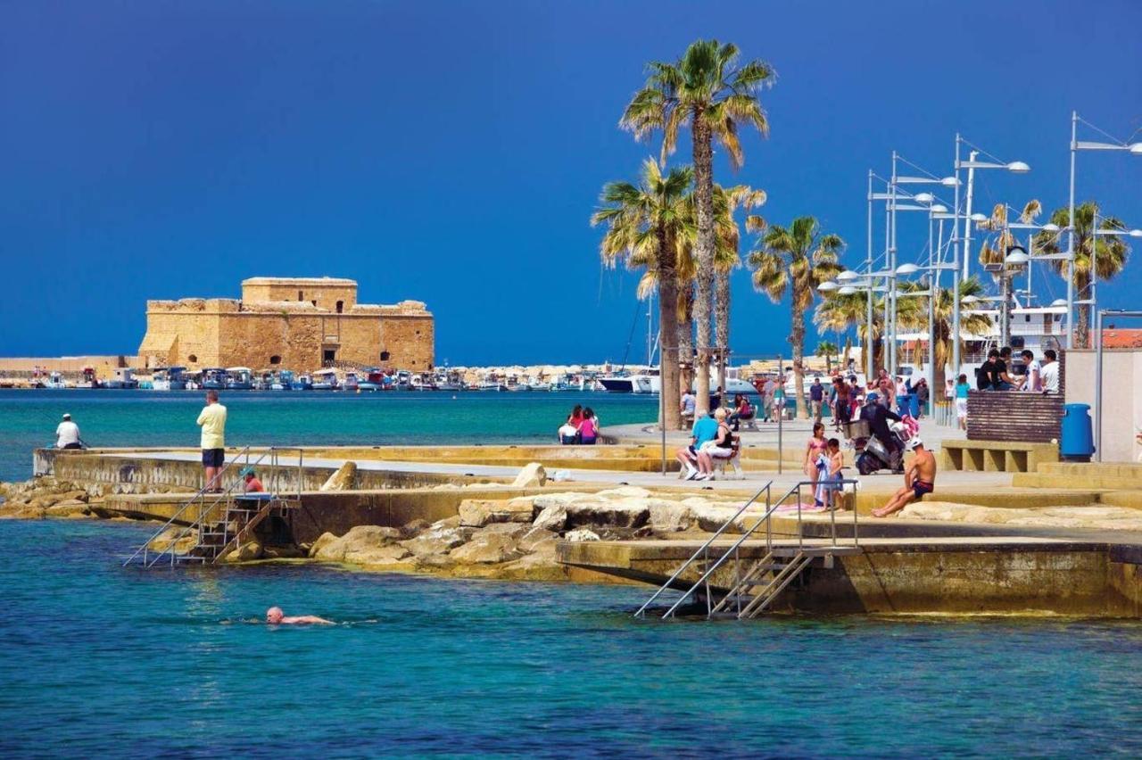 Poseidon 51 - Beachfront Two Bedroom Apartment Paphos Exterior photo