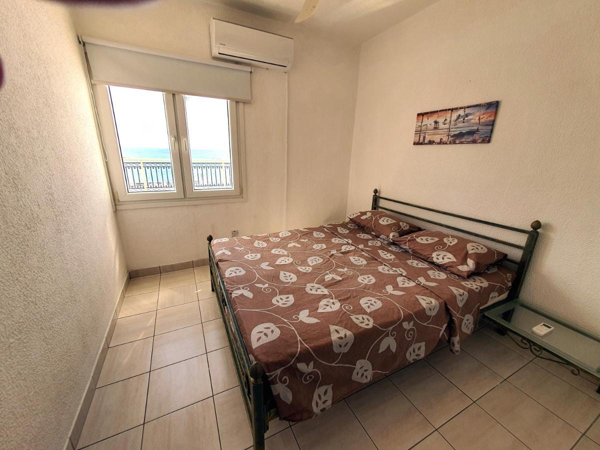 Poseidon 51 - Beachfront Two Bedroom Apartment Paphos Exterior photo
