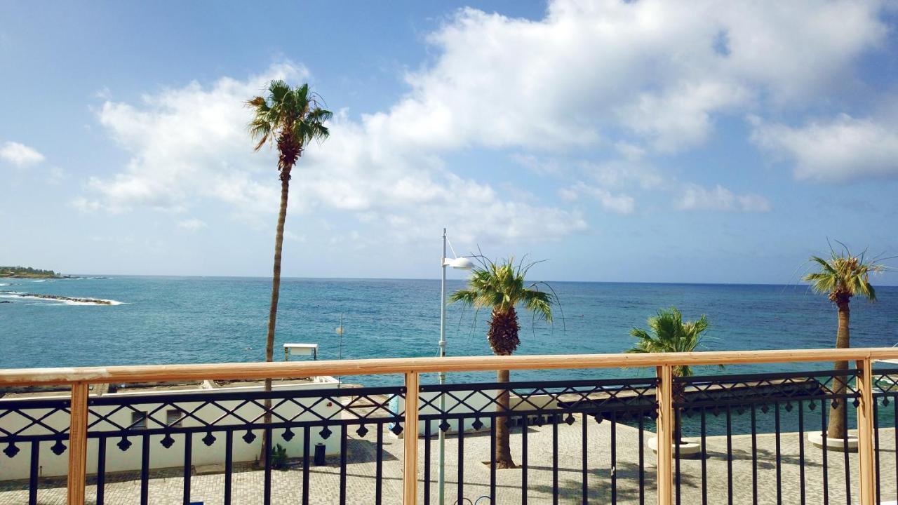 Poseidon 51 - Beachfront Two Bedroom Apartment Paphos Exterior photo